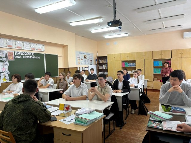 В СОШ №1 прошла встреча с Героем России