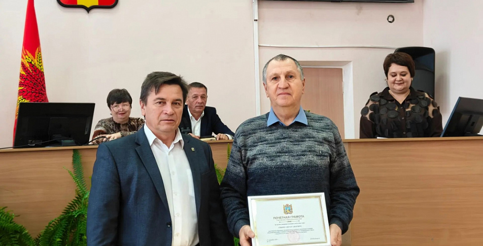 На планёрке в администрации вручили награды за заслуги в развитии отрасли культуры и искусства Ставропольского края