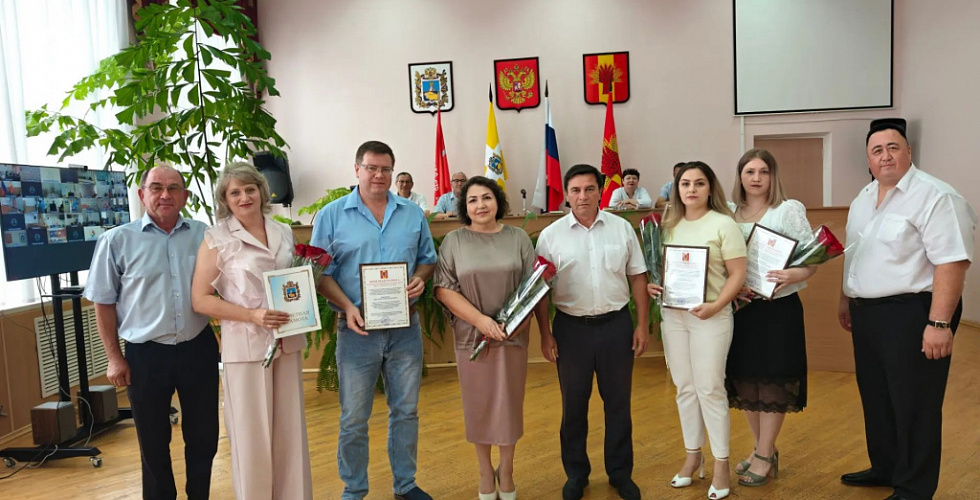 Поздравляем сотрудников МФЦ с профессиональным праздником!