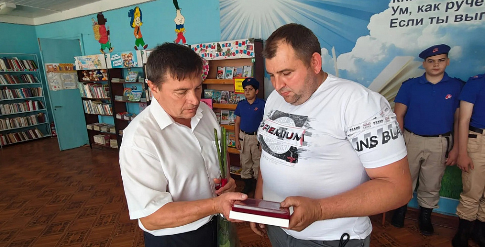 В селе Камбулат вручили Орден Мужества семье А.В. Иванникову, погибшего при выполнении боевой задачи в зоне СВО