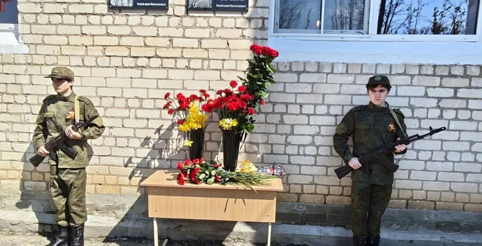 В память об участнике СВО Алексее Клочкове в школе села Малые Ягуры открыта мемориальная доска