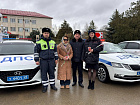 Cотрудники Госавтоинспекции провели профилактическую акцию "Цветы для автоледи"