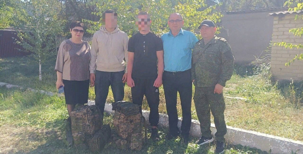 Жители района продолжают заключать контракты на военную службу