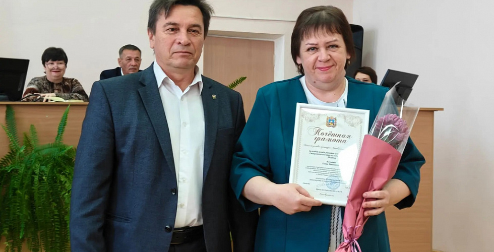 На планёрке в администрации вручили награды за заслуги в развитии отрасли культуры и искусства Ставропольского края