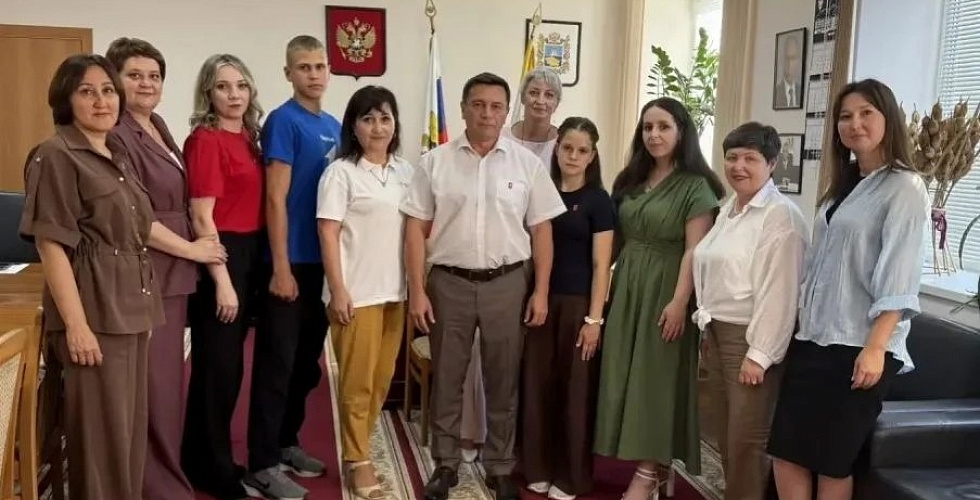 Глава округа встретился с кураторами, победившими во Всероссийском конкурсе первичных отделений Движения Первых